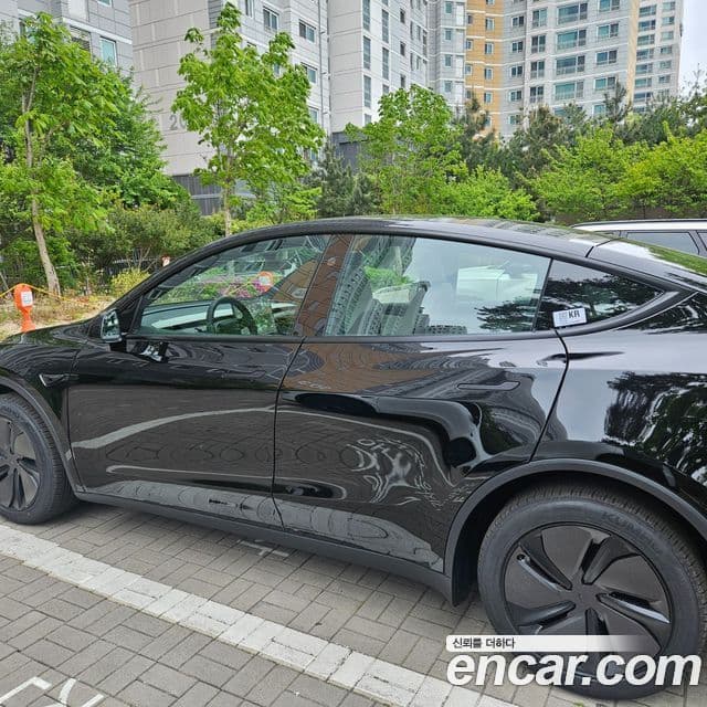 Tesla Model Y 3