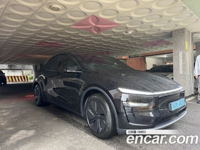 Tesla Model Y 1