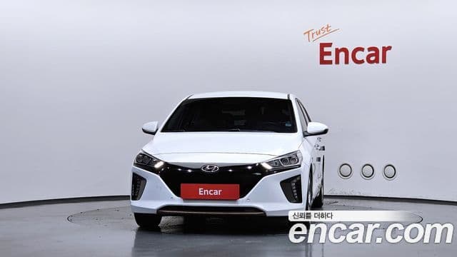 Hyundai Ioniq Electric 3