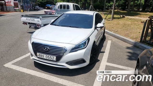 Hyundai LF Sonata Hybrid