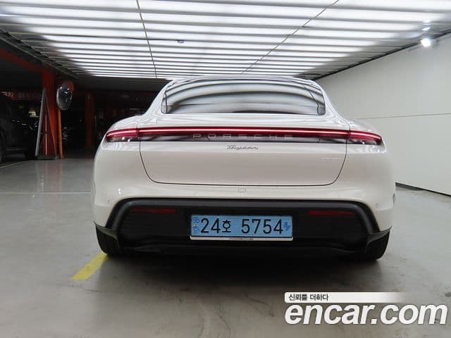 Porsche Taycan 3
