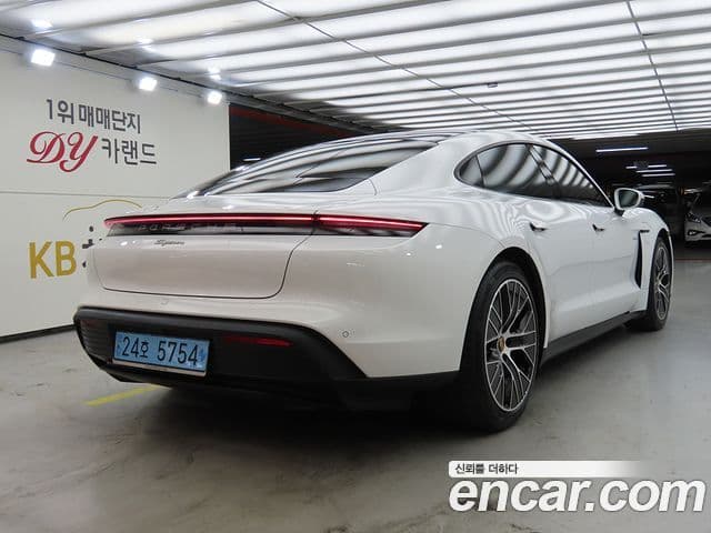 Porsche Taycan 4