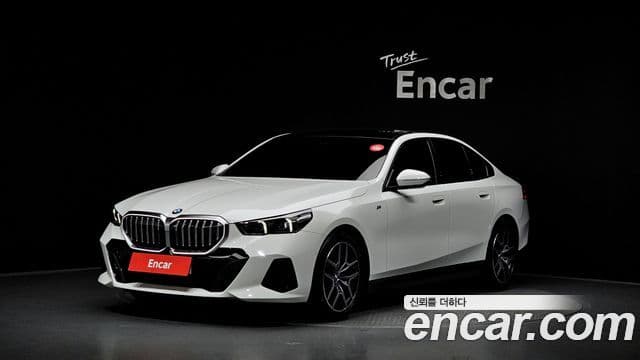 BMW 5 Series (G60)