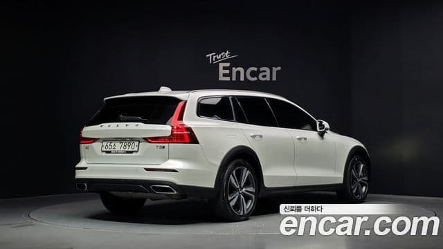 Volvo V60 Cross Country 2nd Gen 2