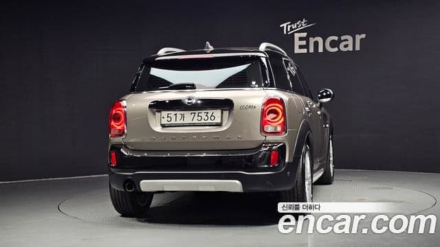 MINI Cooper Countryman 4