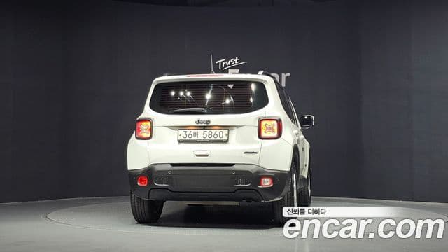 Jeep Renegade 4
