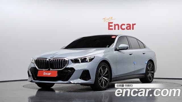 BMW 5 Series (G60)