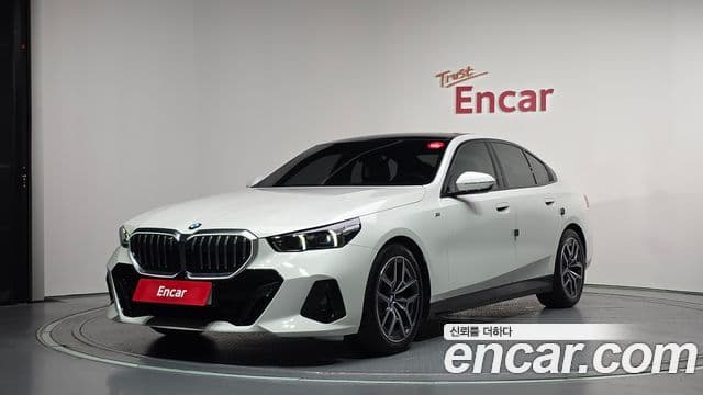 BMW 5 Series (G60)