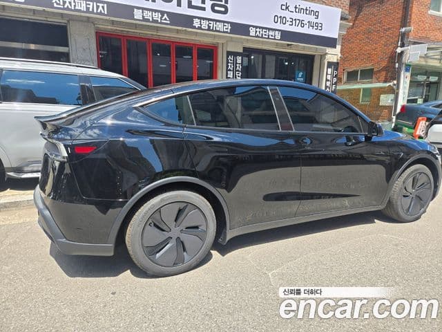 Tesla Model Y 2