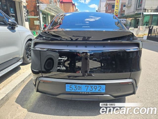 Tesla Model Y 3