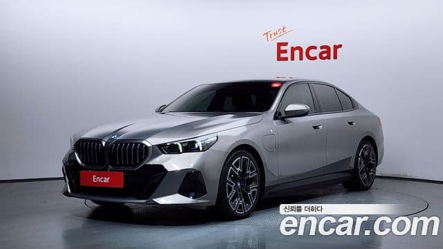 BMW 5 Series (G60)