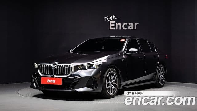 BMW 5 Series (G60)