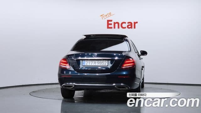Mercedes-Benz E-Class W213 4