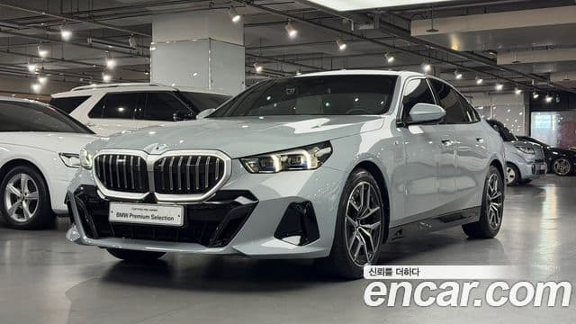 BMW 5 Series (G60)
