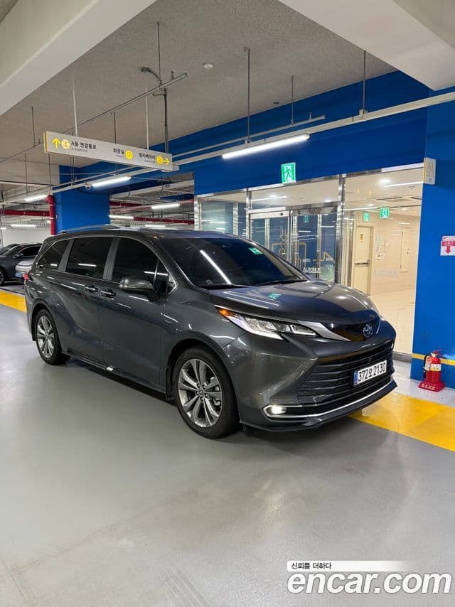 Toyota Sienna 4th Gen