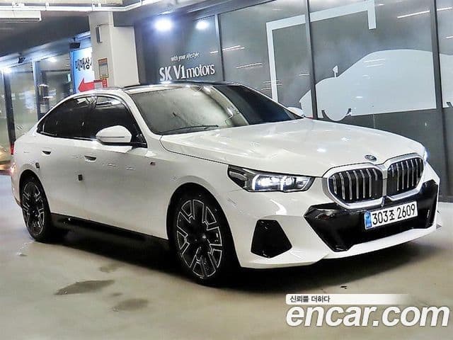BMW 5 Series (G60)