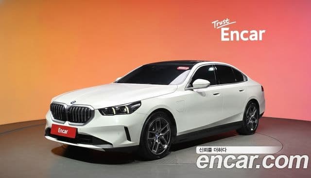 BMW 5 Series (G60)