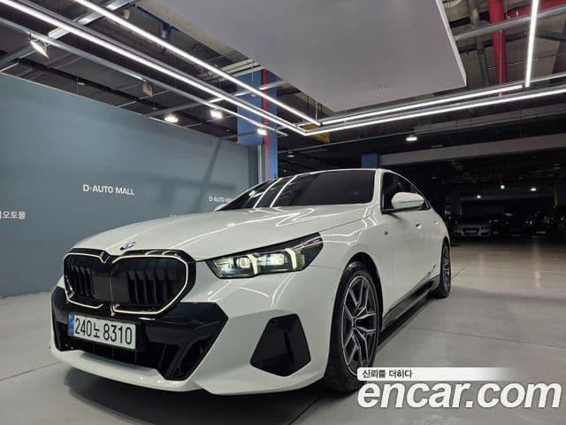 BMW 5 Series (G60)