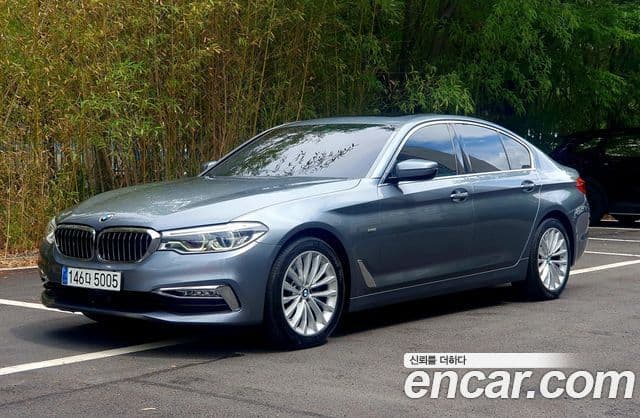 BMW 5 Series (G30)