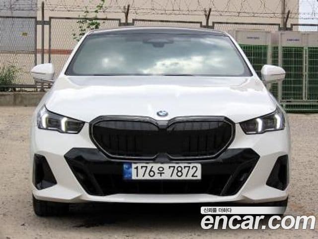 BMW 5 Series (G60)