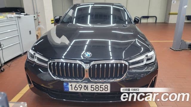 BMW 5 Series (G30)