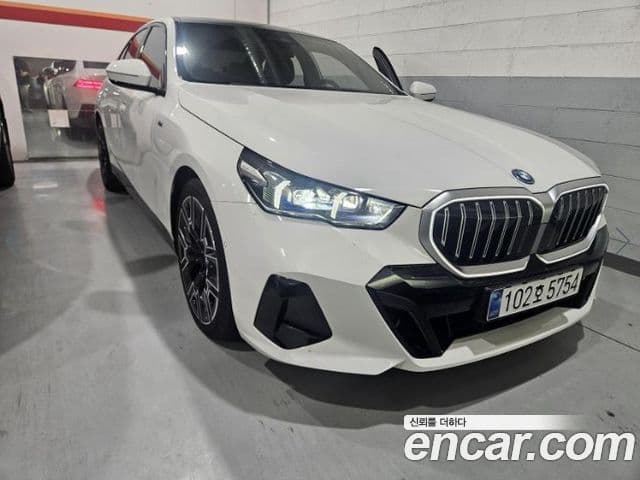 BMW 5 Series (G60)