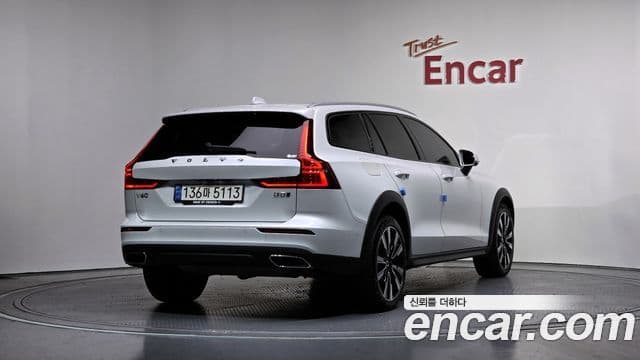 Volvo V60 Cross Country 2nd Gen 2