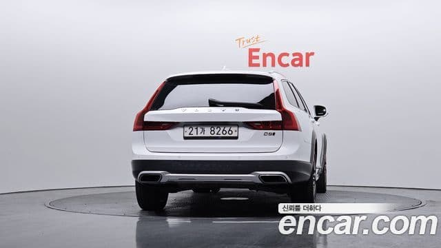 Volvo V90 Cross Country 4