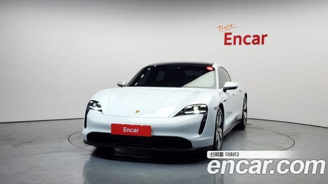 Porsche Taycan 3