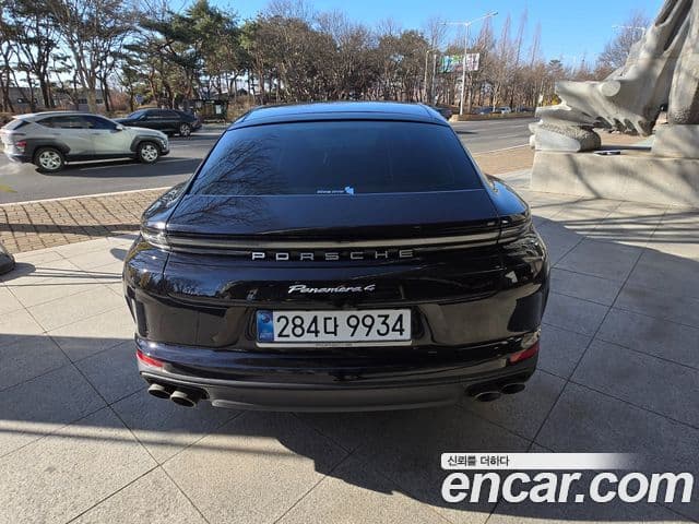 Porsche Panamera (976) 4