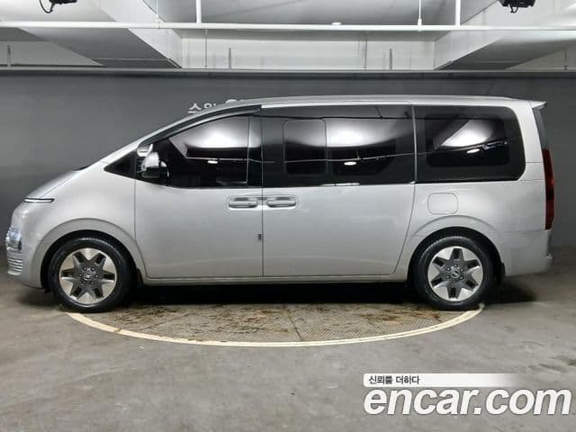 Hyundai Staria 2