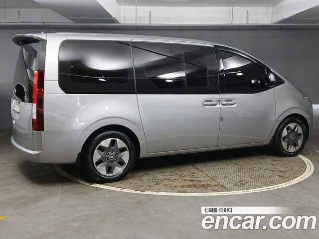 Hyundai Staria 4