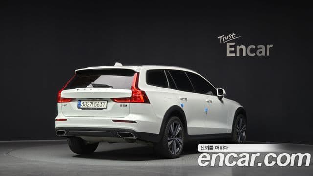Volvo V60 Cross Country 2nd Gen 2