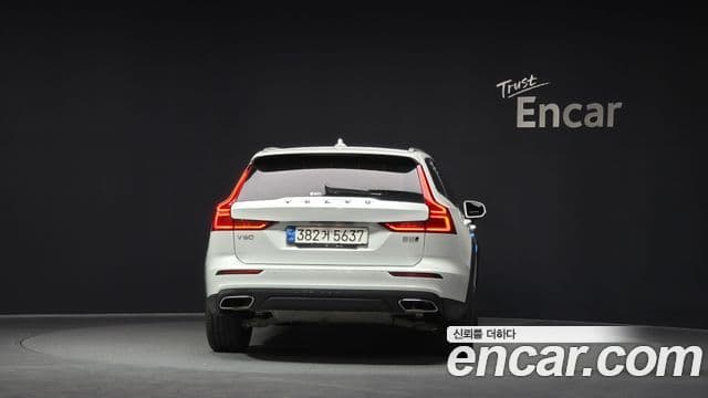 Volvo V60 Cross Country 2nd Gen 4