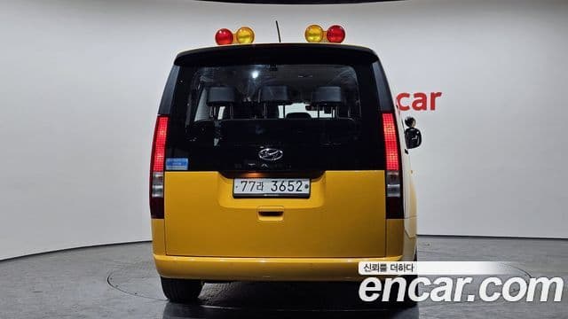 Hyundai Staria 4