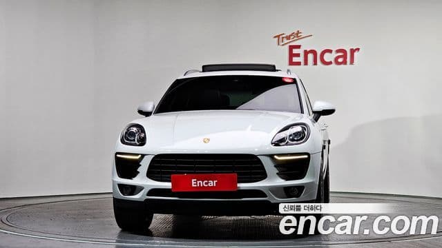 Porsche Macan 3