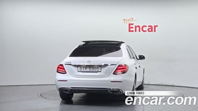 Mercedes-Benz E-Class W213 4