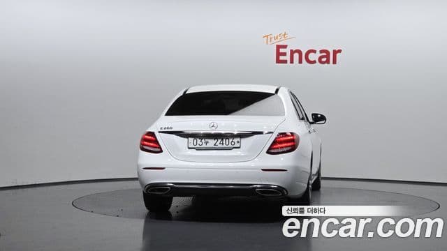 Mercedes-Benz E-Class W213 4