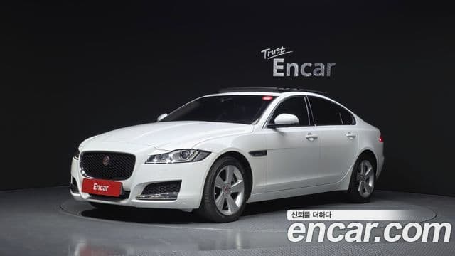 Jaguar XF (X260) 1