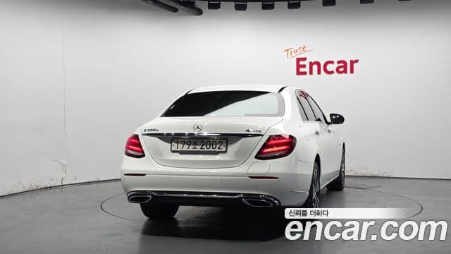 Mercedes-Benz E-Class W213 4