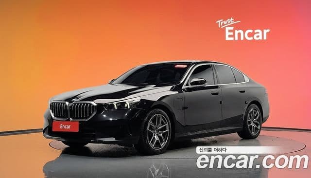 BMW 5 Series (G60)