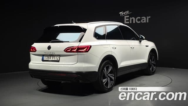 Volkswagen Touareg 3rd Gen 2