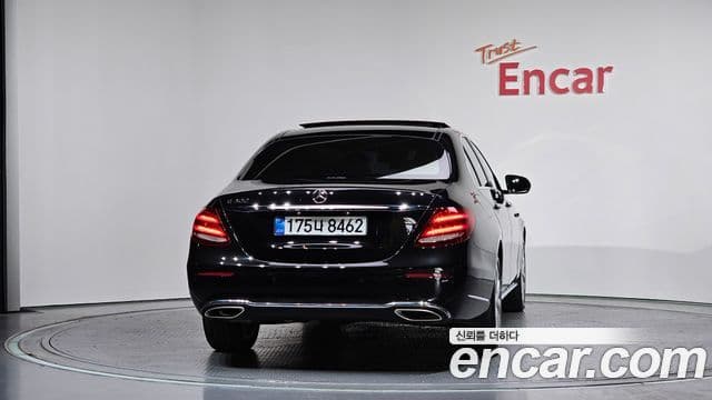 Mercedes-Benz E-Class W213 4