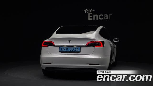 Tesla Model 3 4