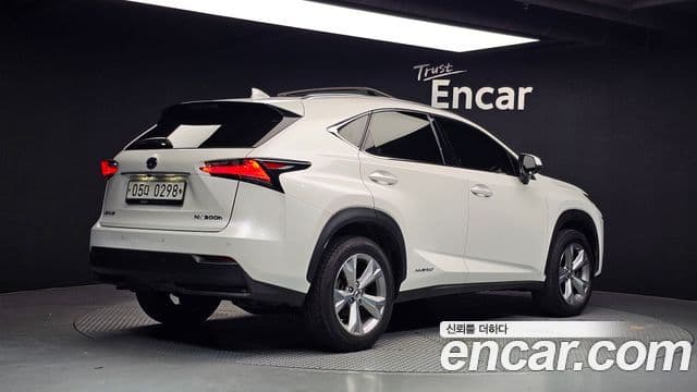 Lexus NX300h 2