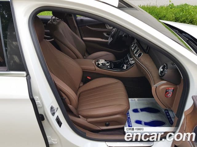 Mercedes-Benz E-Class W213 4