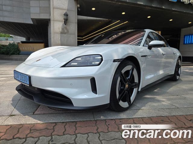 Porsche Taycan 1