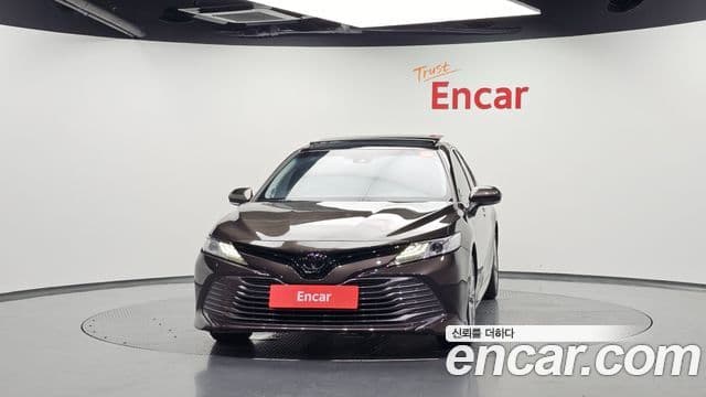 Toyota Camry (XV70) 3