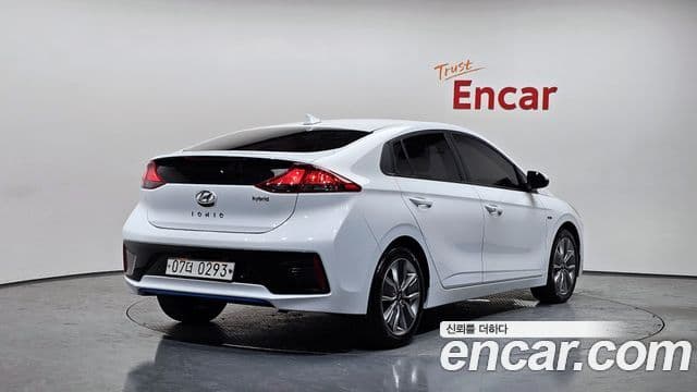 Hyundai Ioniq Hybrid 2