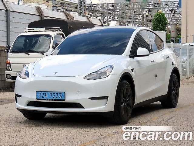 Tesla Model Y 2